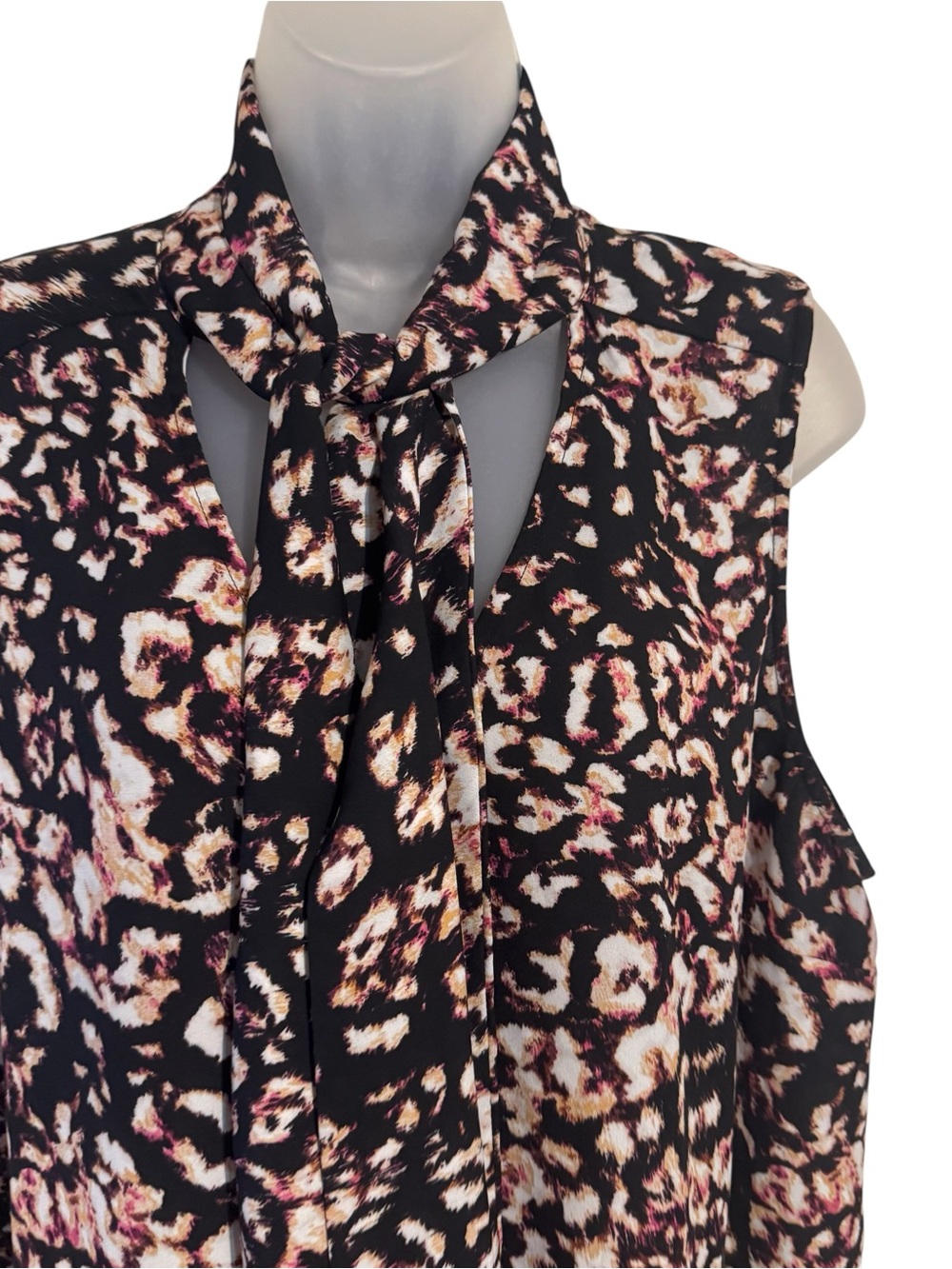 AVA & VIV Black and Pink Tie-Neck Sleeveless Blouse PLUS: 2X #L - Picture 2 of 9